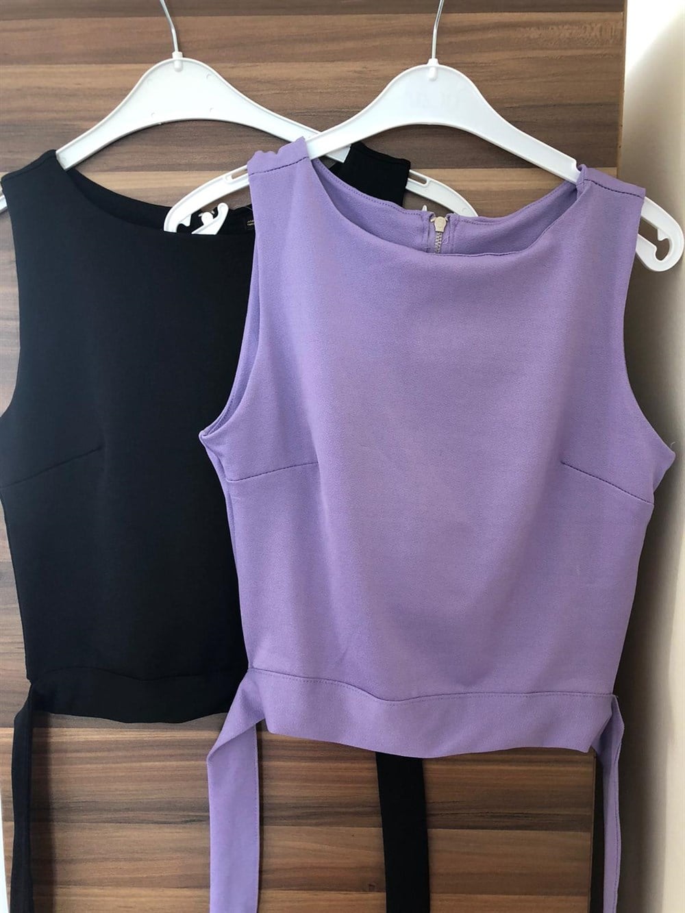 Siyah Sırt Detaylı Bluz