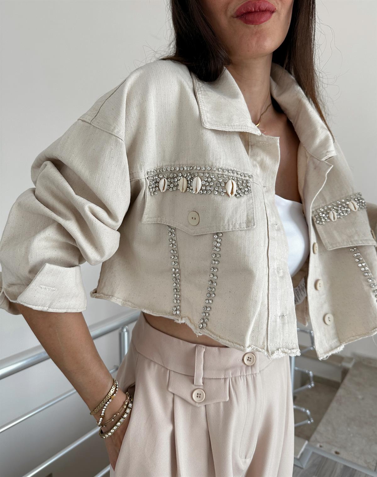 Taş Detay Kısa Gabardin Ceket 