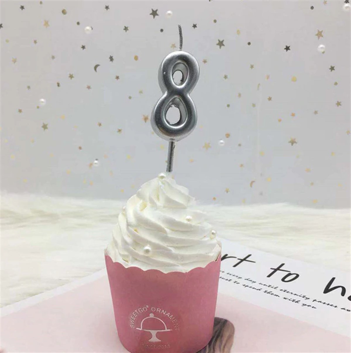 8 GÜMÜŞ RAKAM MUM (9 cm)