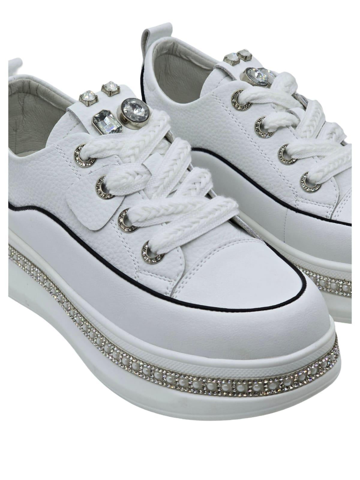 Guja 24K308-1 Hakiki Deri Eva Taban Taş Detaylı Kadın Sneaker Beyaz