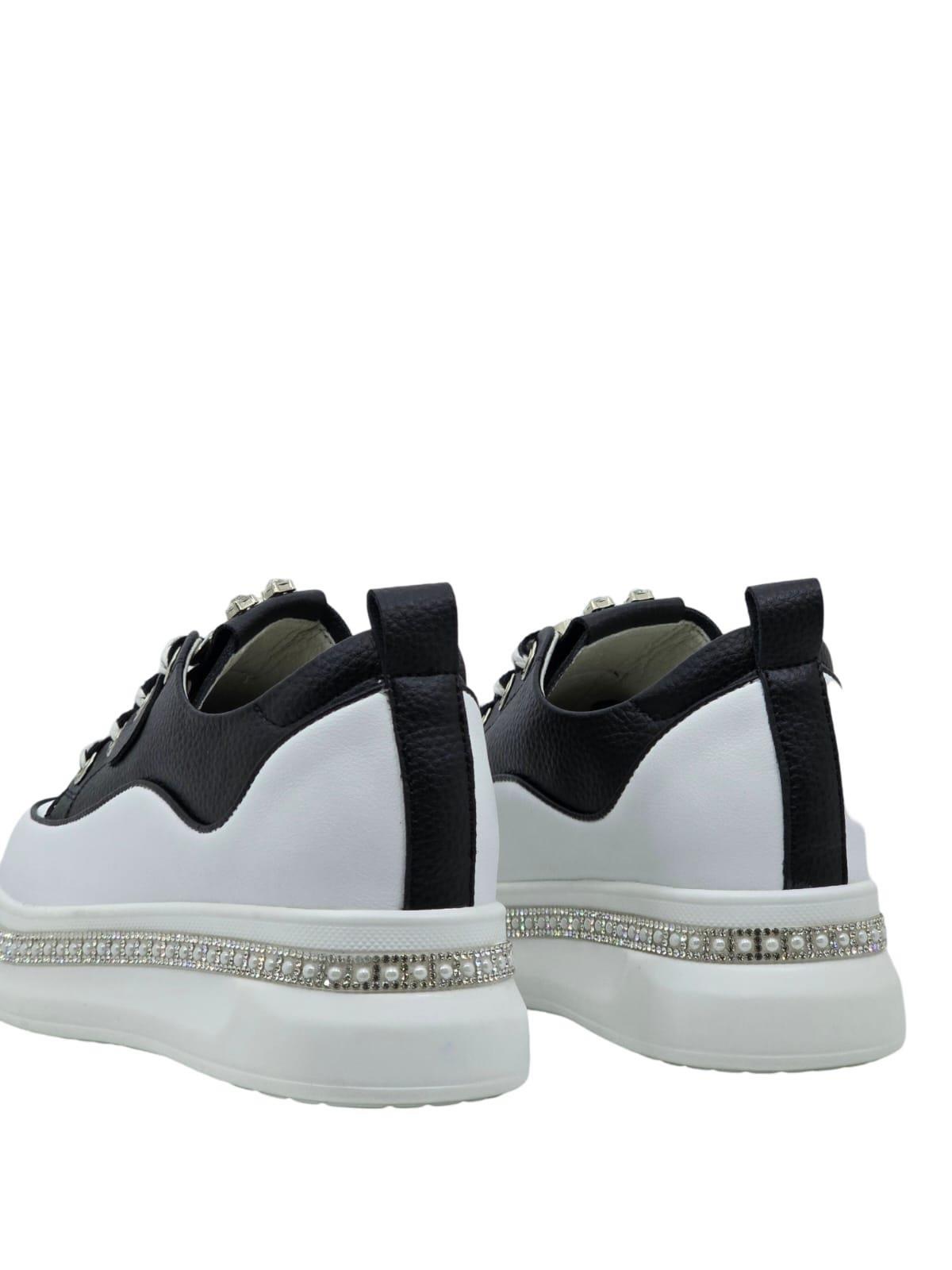 Guja 24K308-1 Hakiki Deri Eva Taban Taş Detaylı Kadın Sneaker Siyah