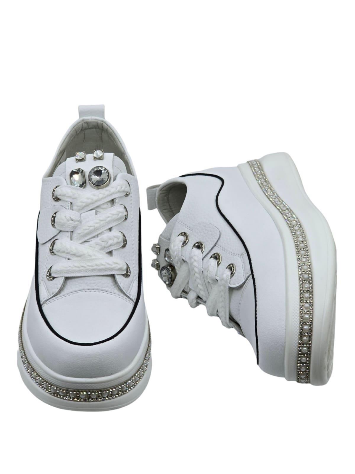 Guja 24K308-1 Hakiki Deri Eva Taban Taş Detaylı Kadın Sneaker Beyaz