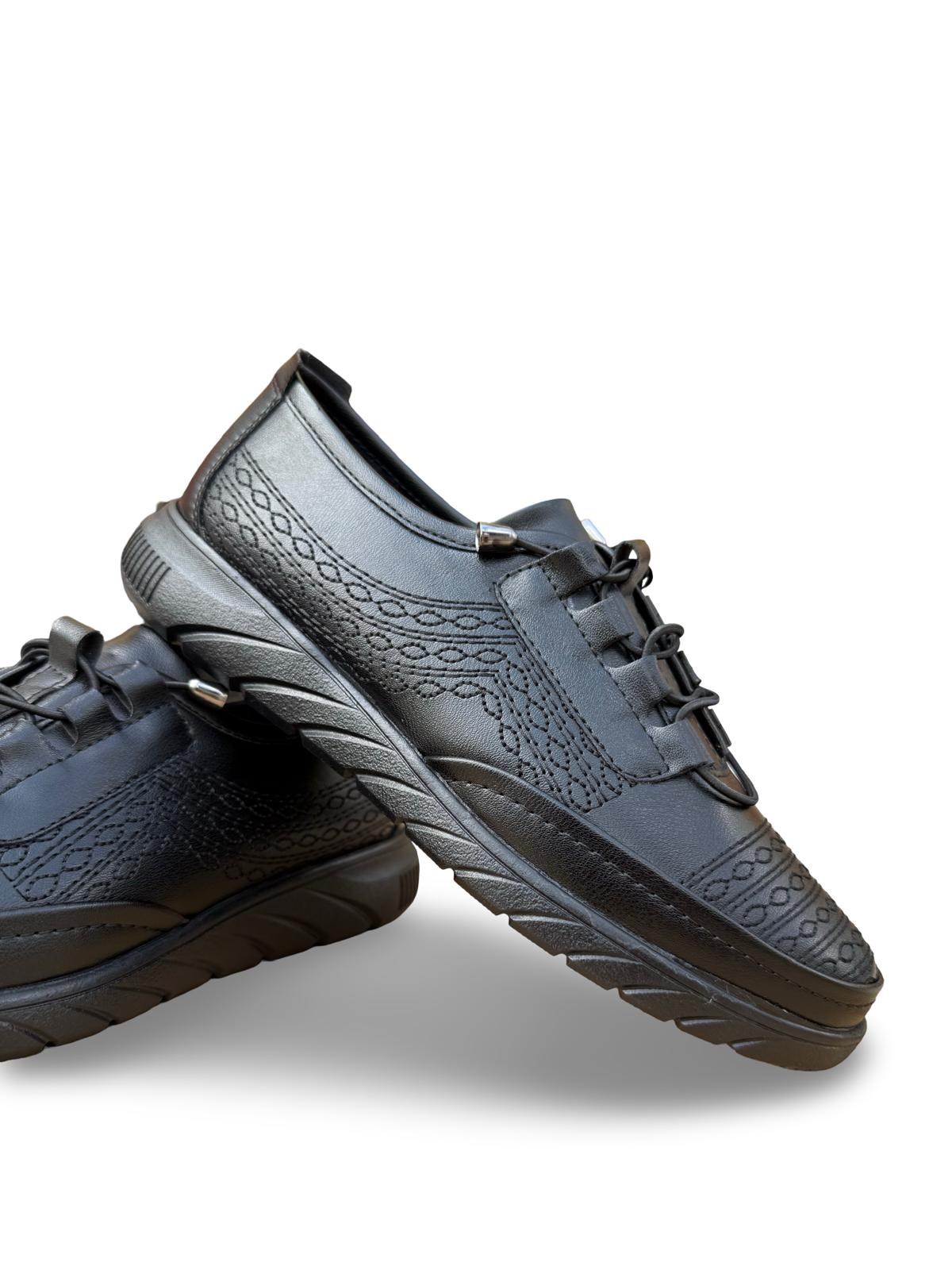 K152-218 Vegan Deri Comfort Taban Lastik Bağcıklı Kadın Casual Ayakkabı Siyah