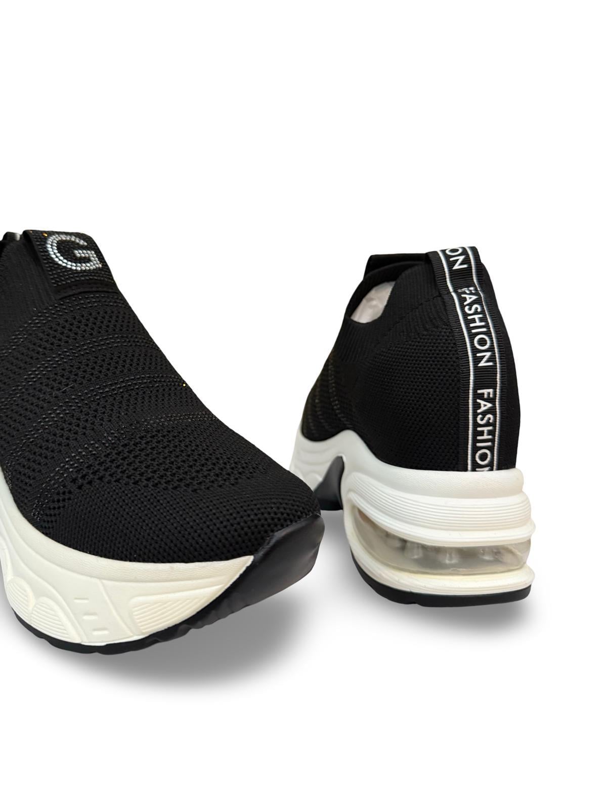 Yalınayak 25y300-4 Taş Detaylı Aır Taban Kadın Sneaker Siyah