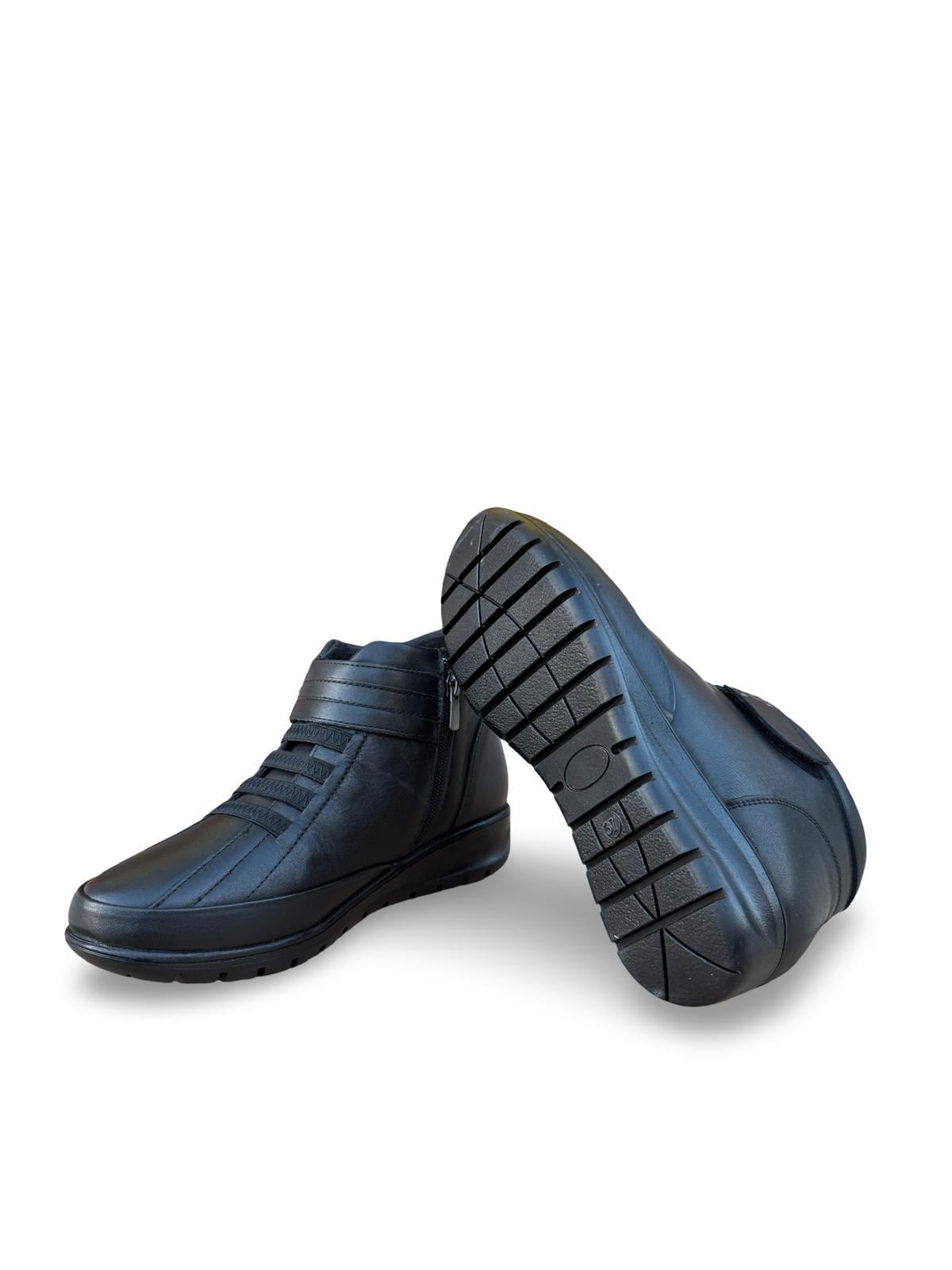 Yalınayak P7118  Hakiki Deri Comfort Taban Kadın Bot Siyah