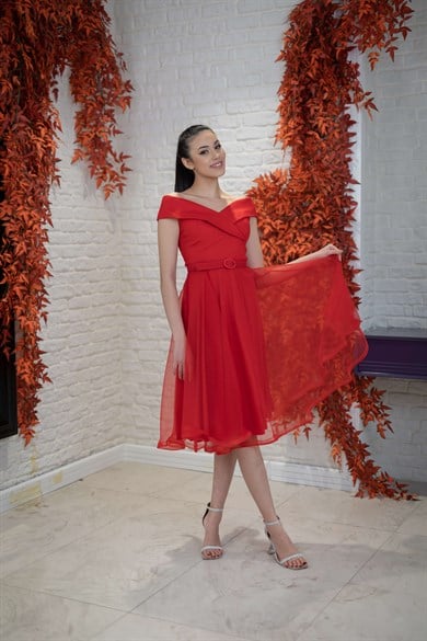 Kayık Yaka Kemerli Midi Kırmızı Mezuniyet Elbisesi