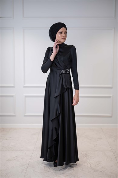 Taşlı Kemer Fırfırlı Etek Siyah Tesettür Abiye Elbise