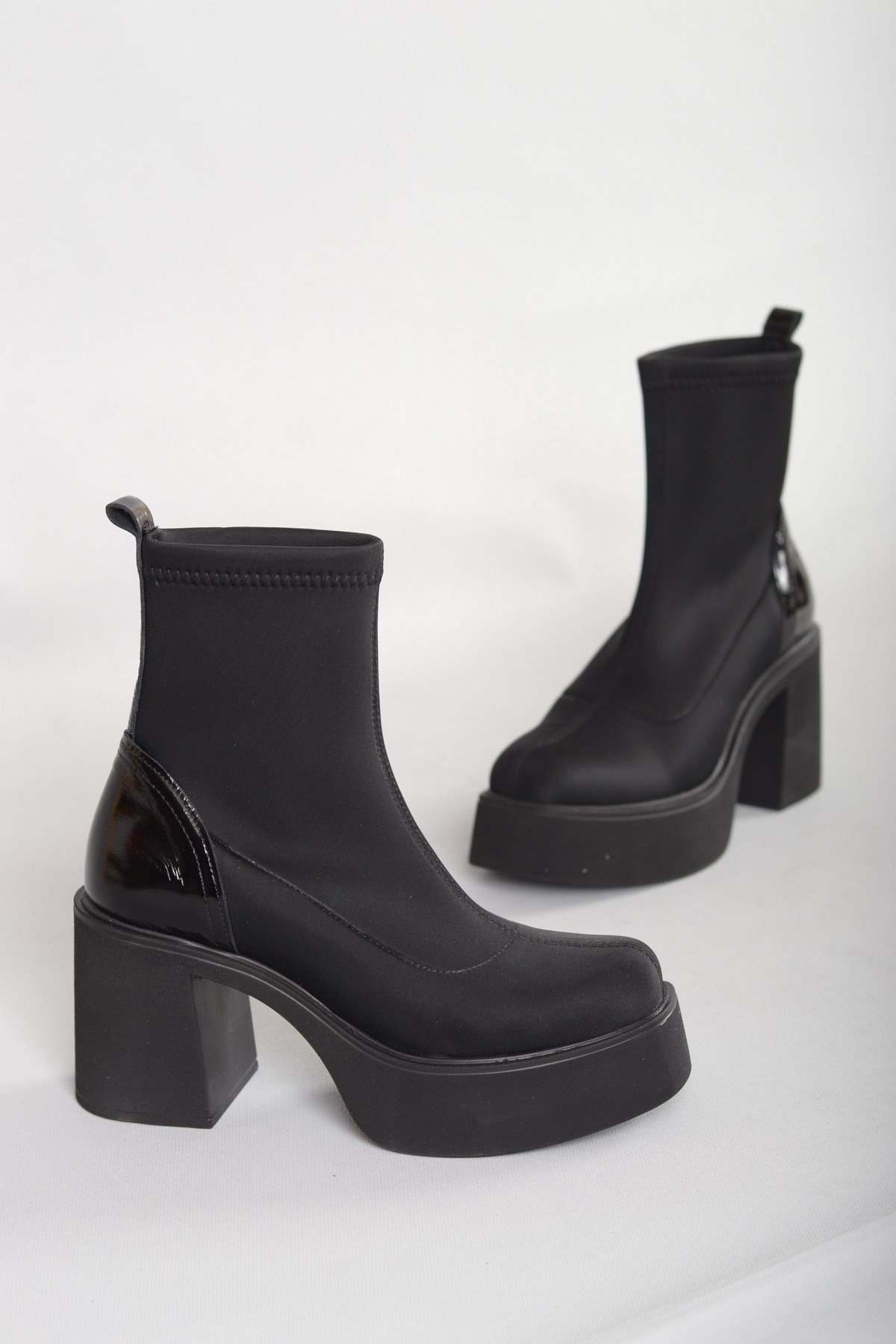 120600 STREÇ PLATFORM TOPUKLU BOT (8 cm) SİYAH