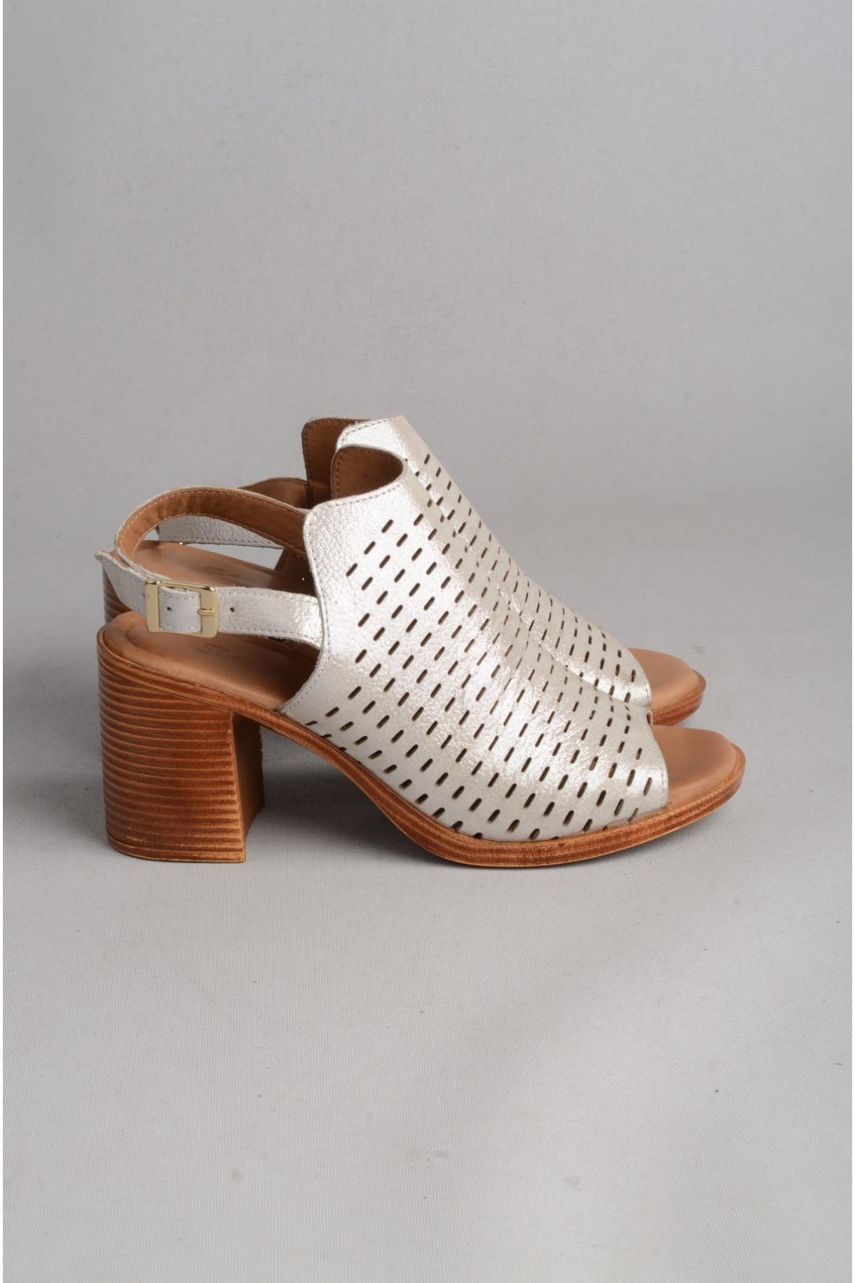 SEÇ 1602 HAKİKİ DERİ KADIN TOPUKLU SANDALET (7 cm) BEYAZ SİM