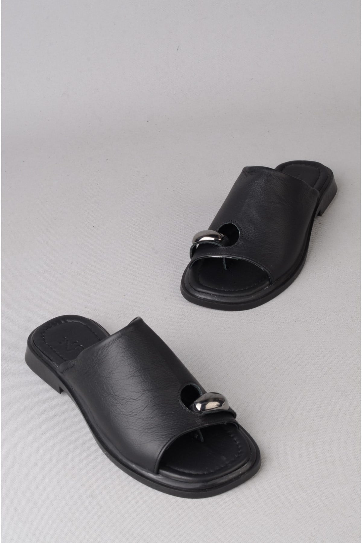 SEÇ 4099 HAKİKİ DERİ KADIN PARMAK ARASI TERLİK (Topuk Boyu:2cm) SİYAH