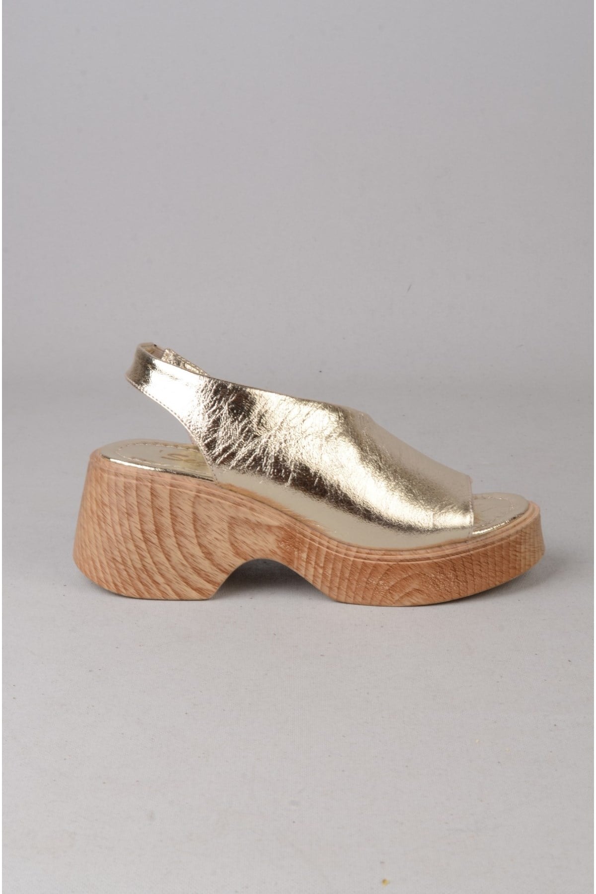 SEÇ 4125 HAKİKİ DERİ PLATFORM TOPUKLU SANDALET (Topuk:7cm Platform:2,5cm) ALTIN