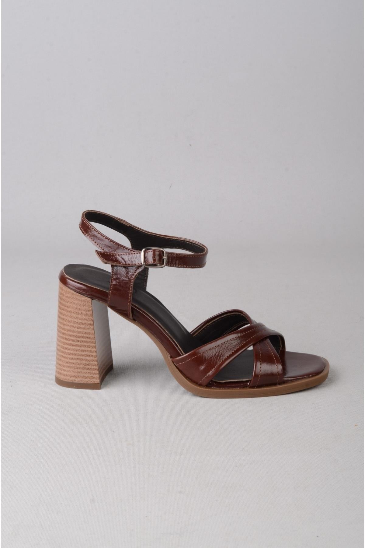 SEÇ 4173 HAKİKİ DERİ TOPUKLU KADIN SANDALET (Topuk Boyu: 9 cm) KAHVE