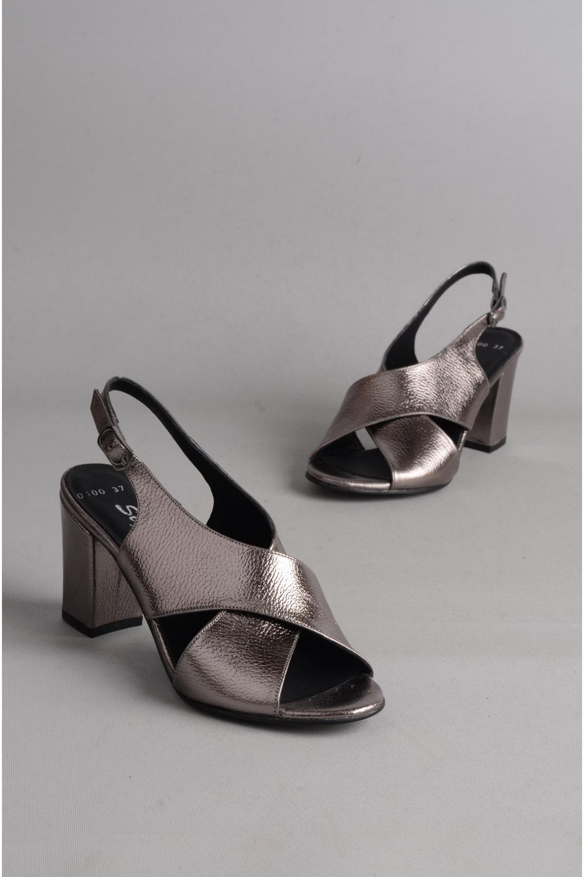 SEÇ 0100 HAKİKİ DERİ BAYAN TOPUKLU SANDALET PLATİN