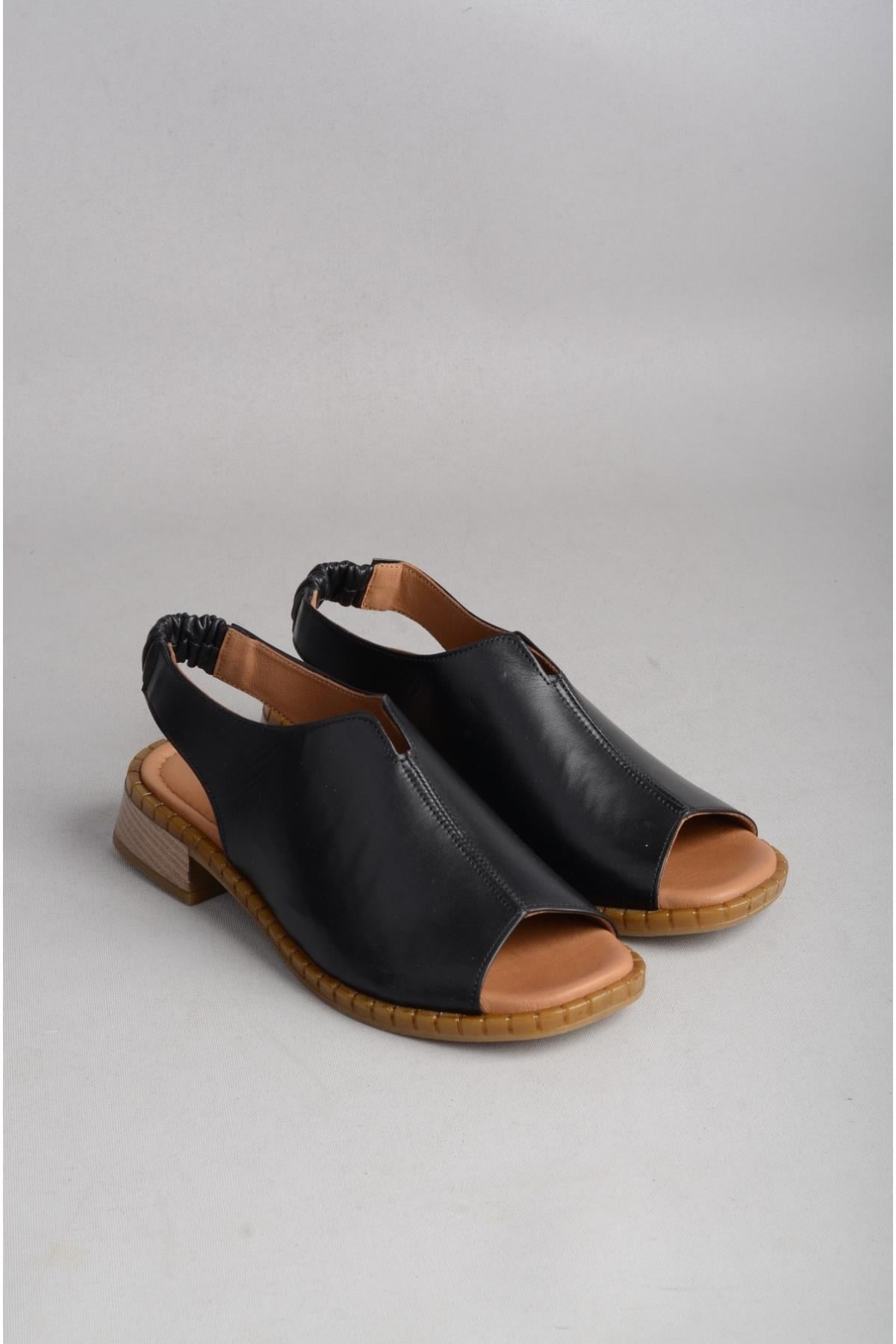 SEÇ 038 HAKİKİ DERİ TOPUKLU KADIN SANDALET SİYAH