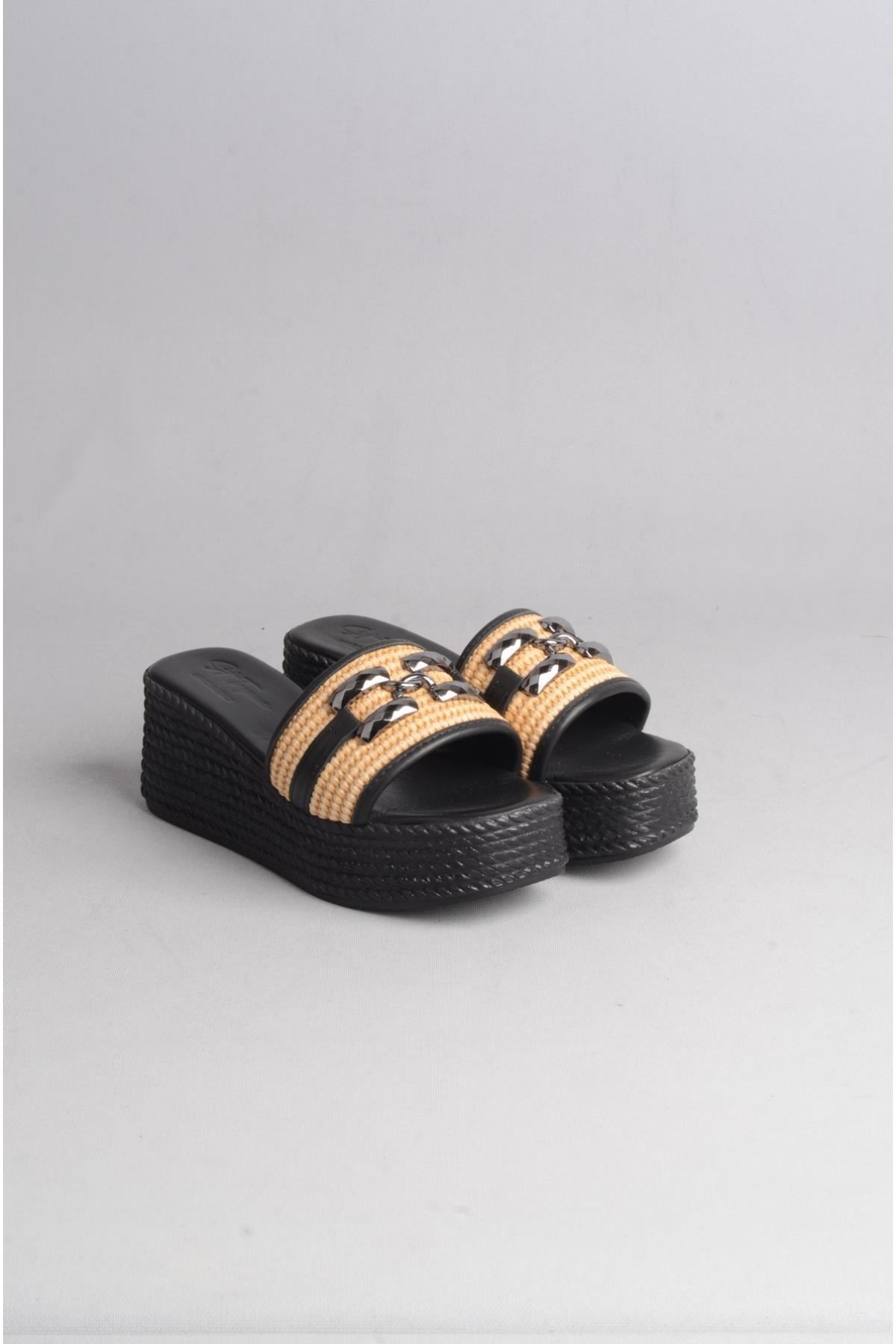 SEÇ 1017 HAKİKİ DERİ HASIR DETAYLI DOLGU TOPUK TERLİK SİYAH