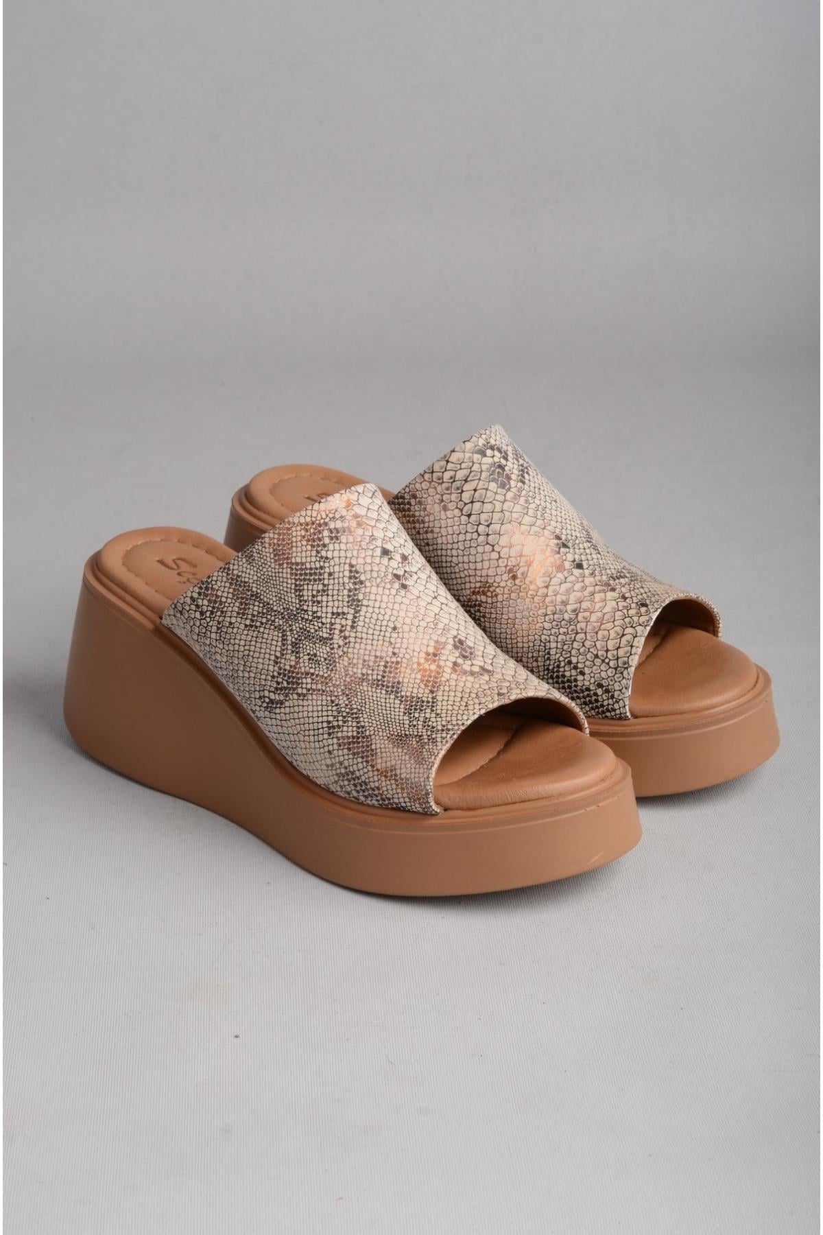 SEÇ 1700 HAKİKİ DERİ DOLGU TOPUKLU TERLİK (Topuk Boyu: 6,5cm) BEJ YILAN