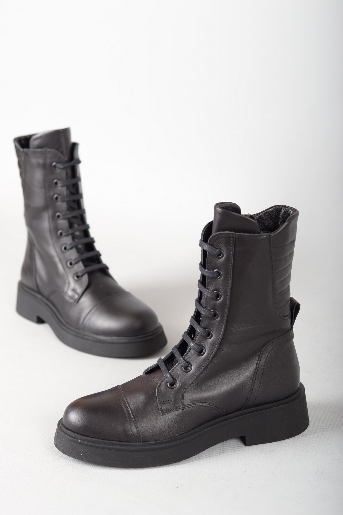 SEÇ 20317 HAKİKİ DERİ POSTAL KADIN BOT SİYAH