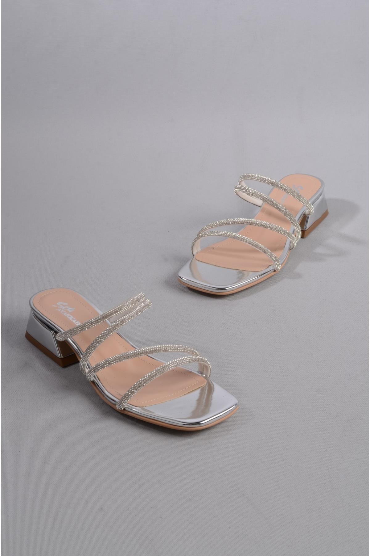 SEÇ 2085 TAŞLI ABİYE TERLİK (Topuk Boyu:4 cm) GÜMÜŞ