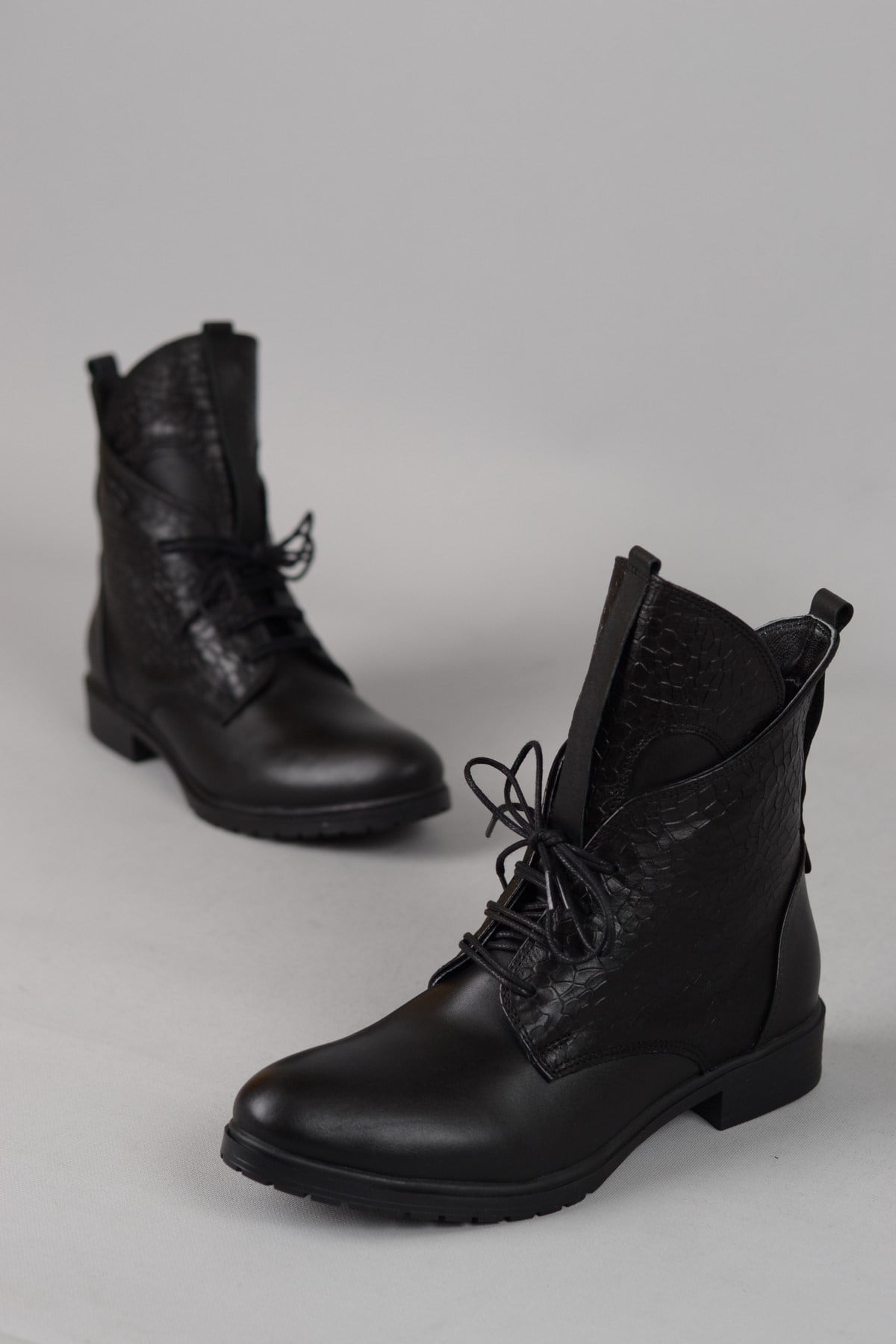 SEÇ 2117 HAKİKİ DERİ KADIN POSTAL BOT SİYAH KROKO
