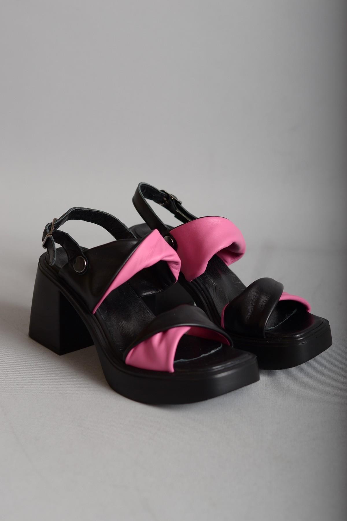 SEÇ 23544 HAKİKİ DERİ TOPUKLU SANDALET (Topuk 9cm-Platform 2,5 cm) SİYAH-FUŞYA