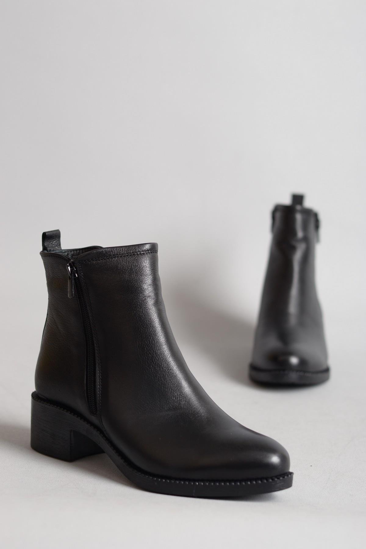 SEÇ 240626  HAKİKİ DERİ KADIN TOPUKLU BOT SİYAH