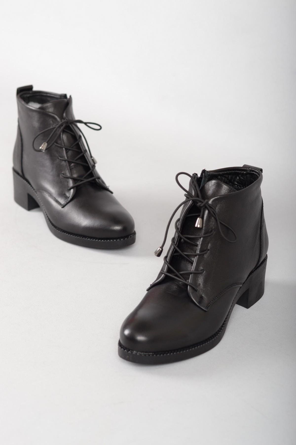 SEÇ 240635 HAKİKİ DERİ KADIN TOPUKLU BOT SİYAH