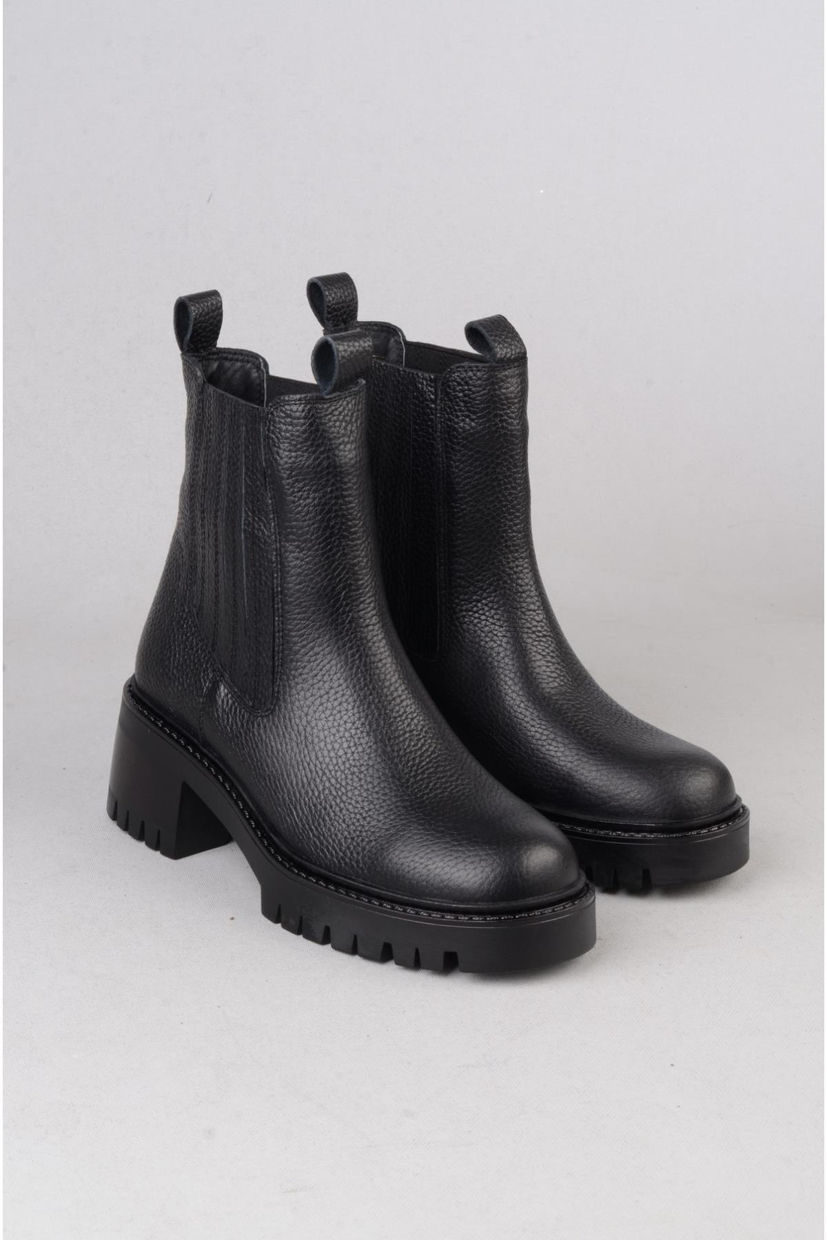 SEÇ 2562 KALIN TABANLI HAKİKİ DERİ KADIN BOT SİYAH