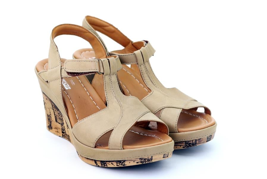 SEÇ 3017 Dolgu Topuk Kadin Sandalet  (Topuk Boyu 8.5 cm-Platform 2 cm) Kum