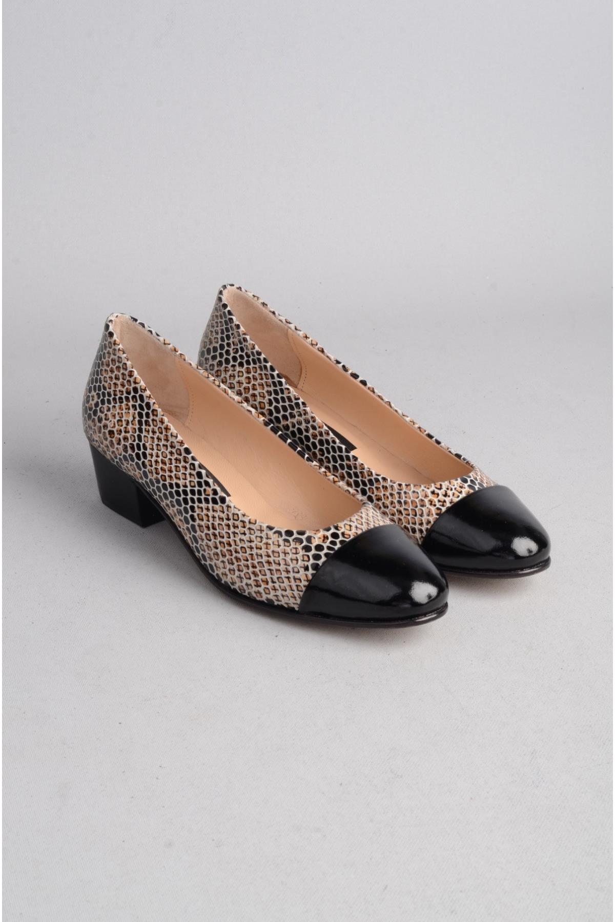 SEÇ 443 HAKİKİ KÖSELE ÖZEL ÜRETİM TOPUKLU KADIN AYAKKABI (Topuk Boyu: 3,5cm) BEJ PETEK