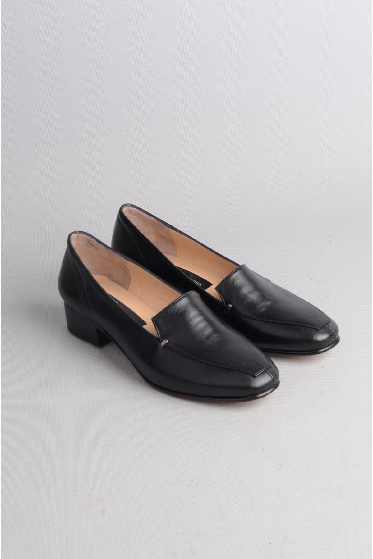 SEÇ 508 HAKİKİ KÖSELE ÖZEL ÜRETİM TOPUKLU KADIN AYAKKABI (Topuk Boyu: 3,5cm) SİYAH