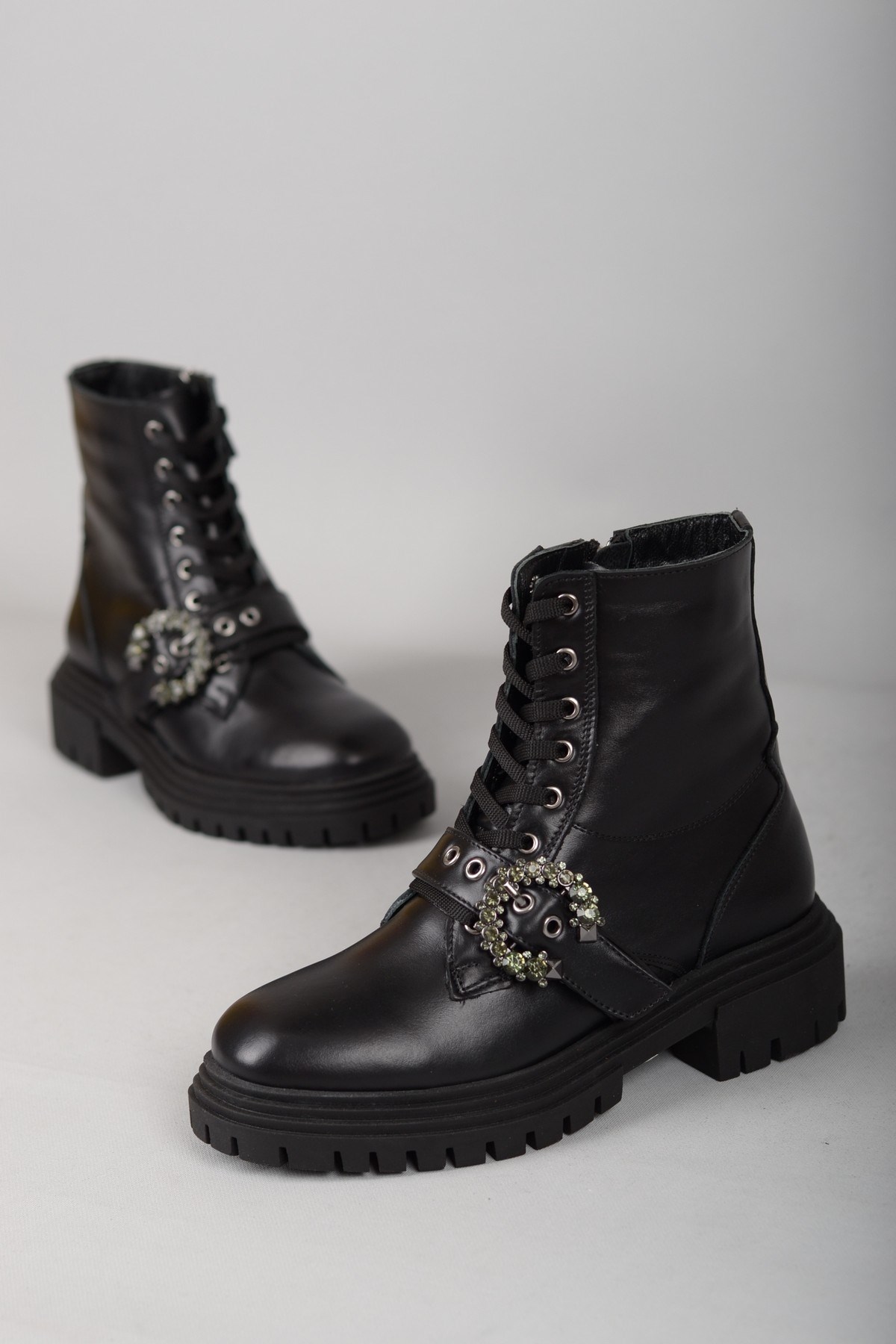 SEÇ 6697 TAŞLI HAKİKİ DERİ KADIN POSTAL BOT SİYAH