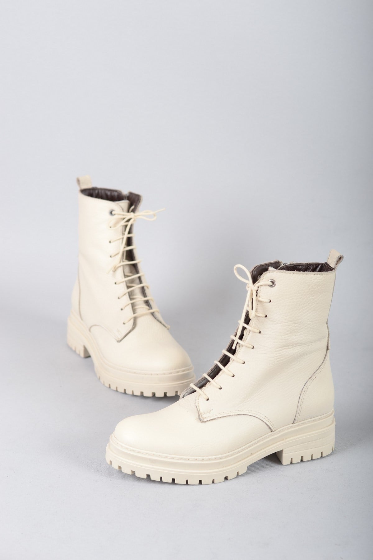 SEÇ 769 HAKİKİ DERİ POSTAL BOT BEJ