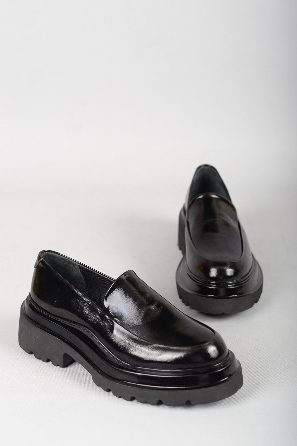 SEÇ 88159 KALIN TABANLI MASKÜLEN HAKİKİ DERİ  KADIN AYAKKABI SİYAH RUGAN