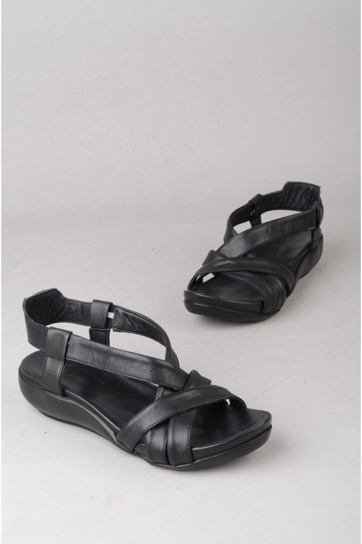 Zyn 9038 Hakiki Deri Kadin Anatomik Sandalet Siyah