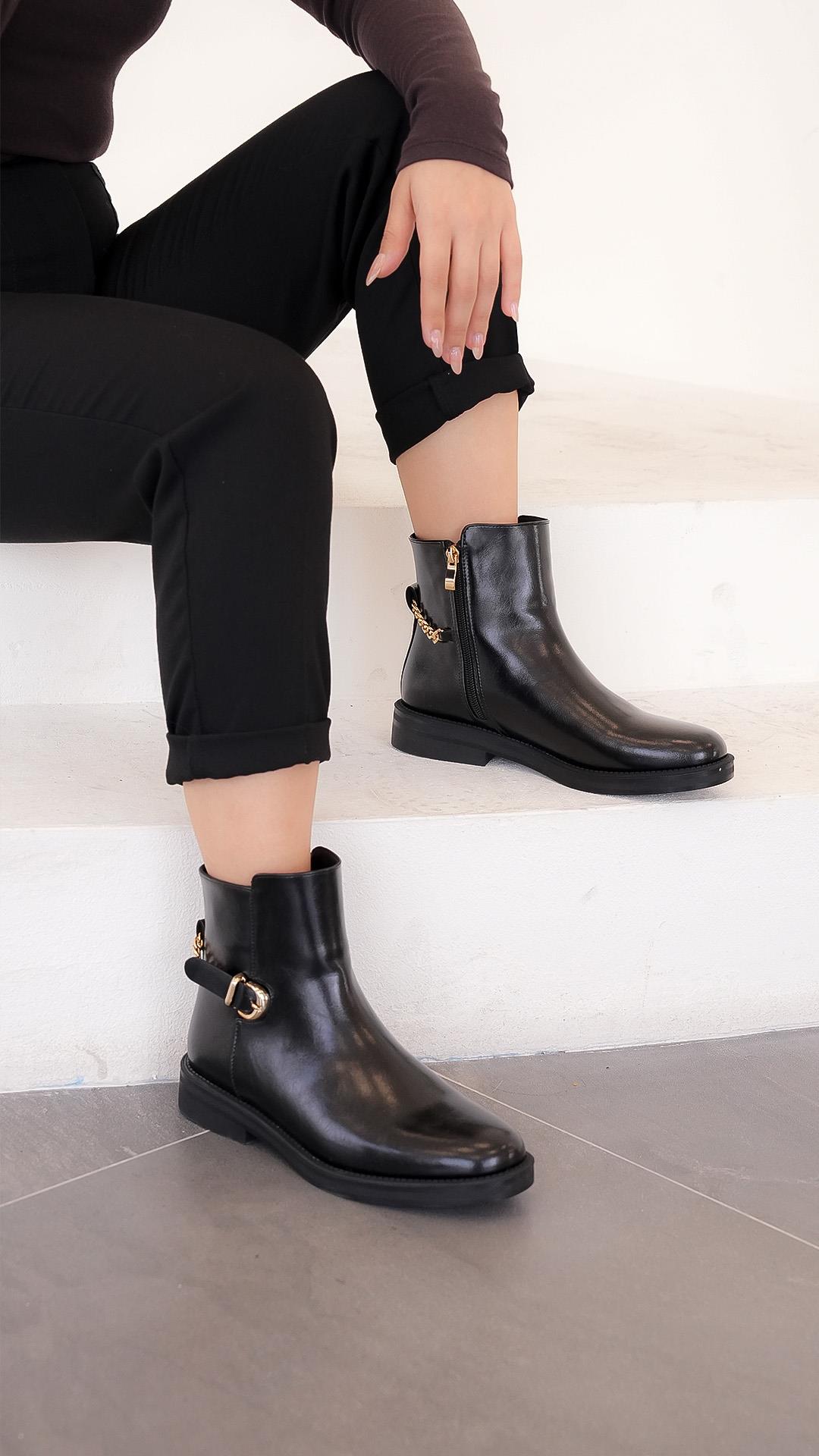 SİNDY ORİJİNAL KRİSTE BELL İTHAL ARKA ZİNCİR DETAYLI KADIN BOT SİYAH