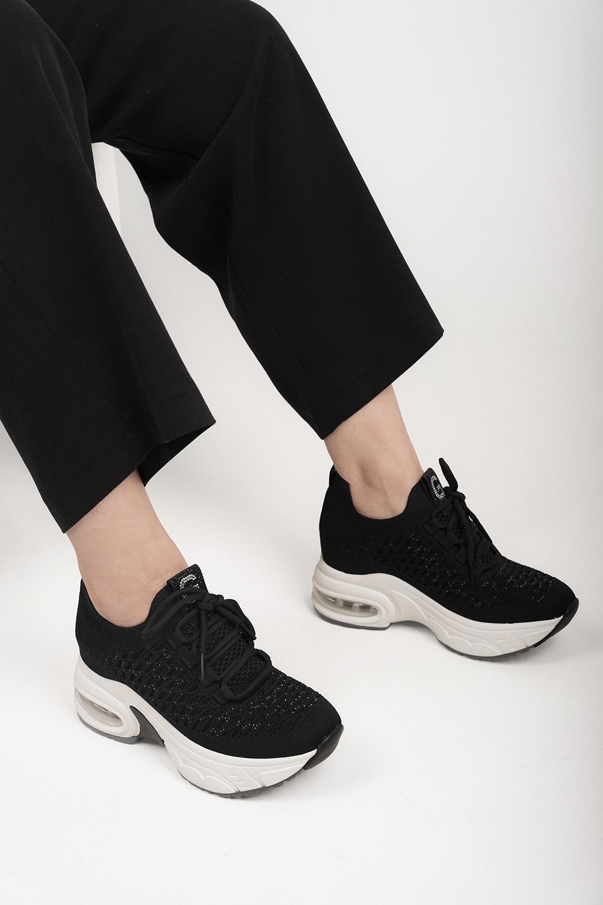 LORETTA GUJA İTHAL ÖZEL SERİ İÇTEN GİZLİ DOLGU TAŞ DETAYLI TRİKO KADIN SPOR AYAKKABI SİYAH