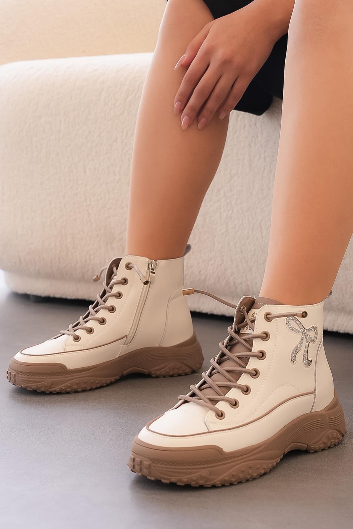 JERRY GUJA İTHAL ÖZEL SERİ YAN TAŞ DETAYLI HAKİKİ DERİ KADIN SPOR BOT BEJ