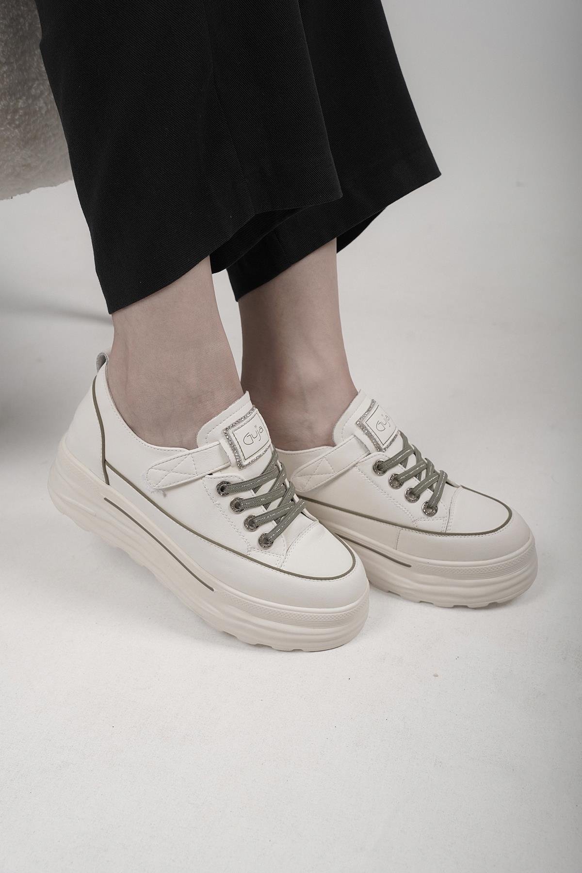 KARİNA GUJA İTHAL ÖZEL SERİ CIRTLI KADIN SPOR AYAKKABI BEJ
