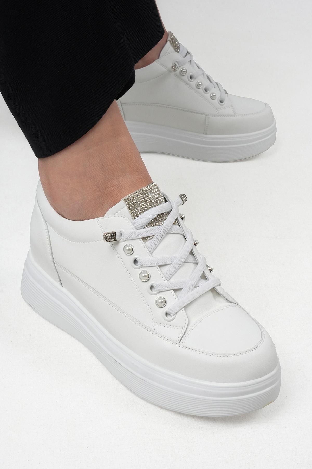 JASMİNE ORİJİNAL KRİSTE BELL ÖZEL SERİ İNCİ VE TAŞ DETAYLI KADIN SPOR AYAKKABI BEYAZ