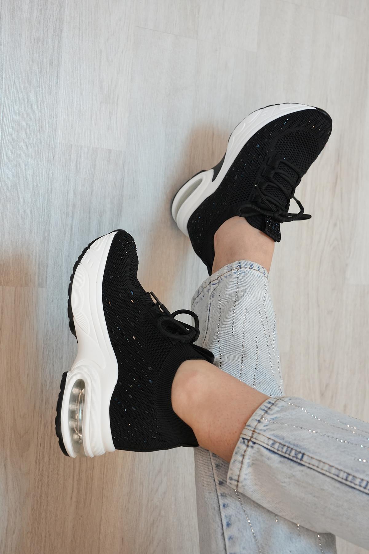 HİLDA GUJA İTHAL ÖZEL SERİ İÇTEN GİZLİ DOLGU TAŞ DETAYLI TRİKO KADIN SPOR AYAKKABI SİYAH