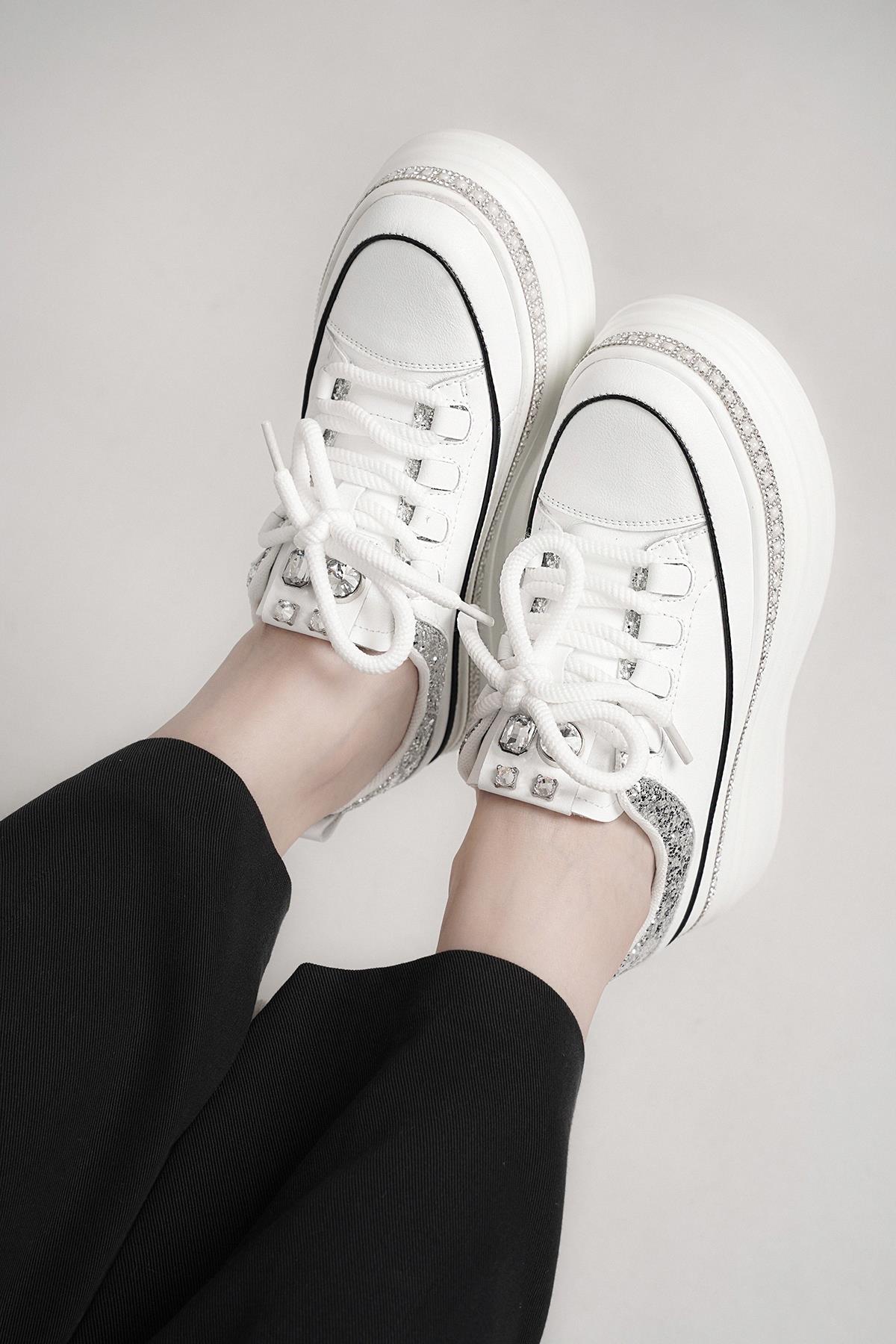 JAMİLA GUJA İTHAL ÖZEL SERİ TABAN TAŞ DETAYLI  KADIN SPOR AYAKKABI BEYAZ