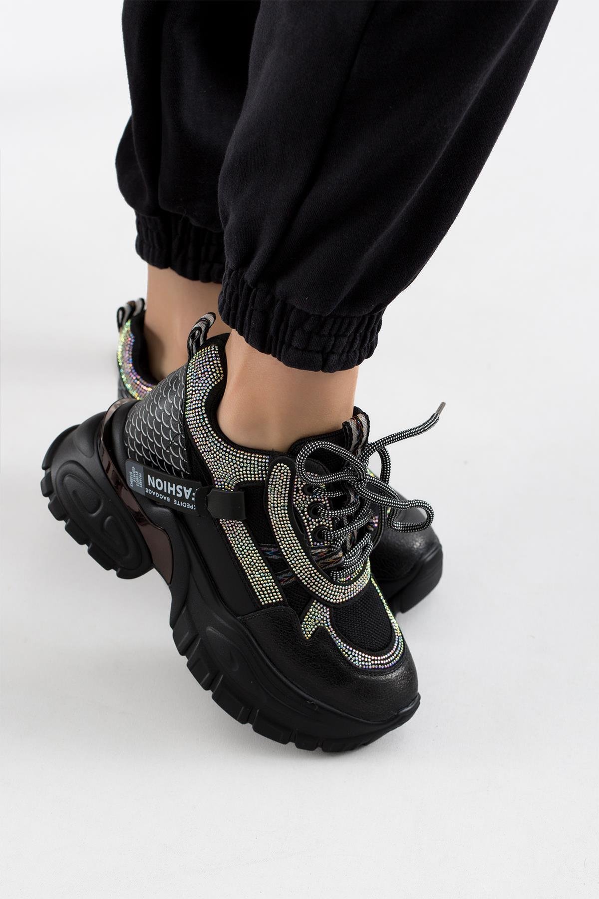 GUJA İTHAL TAŞ DETAYLI HAKİKİ DERİ KADIN SPOR AYAKKABI 24Y457-1 SİYAH
