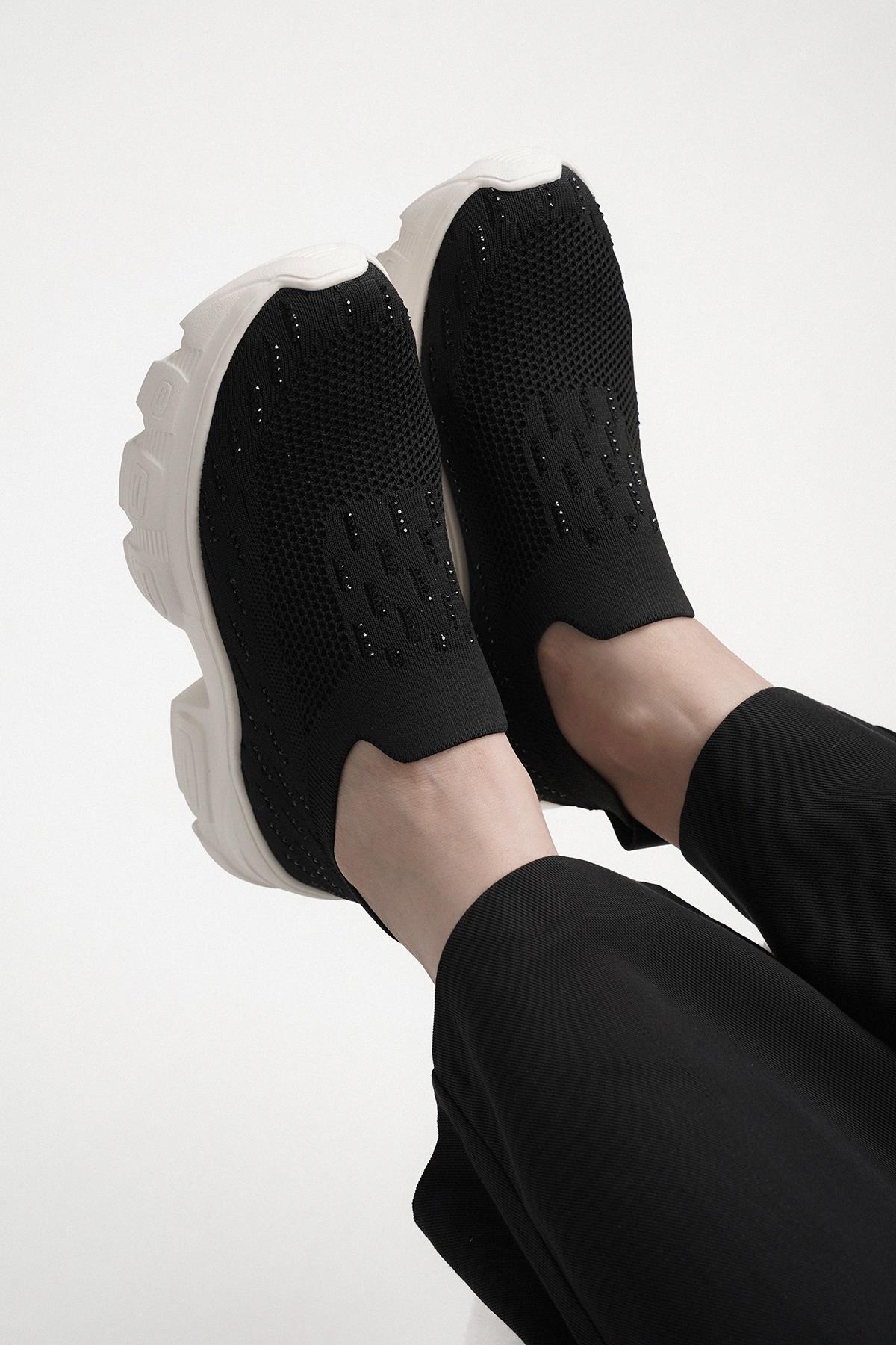 LEOLA GUJA İTHAL ÖZEL SERİ TAŞ DETAYLI TRİKO KADIN SPOR AYAKKABI SİYAH