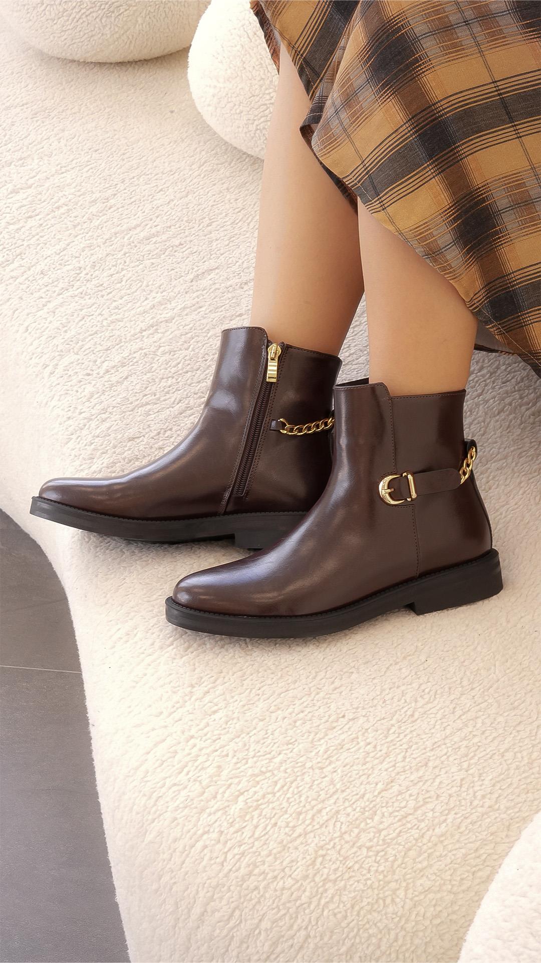 SİNDY ORİJİNAL KRİSTE BELL İTHAL ARKA ZİNCİR DETAYLI KADIN BOT KAHVE