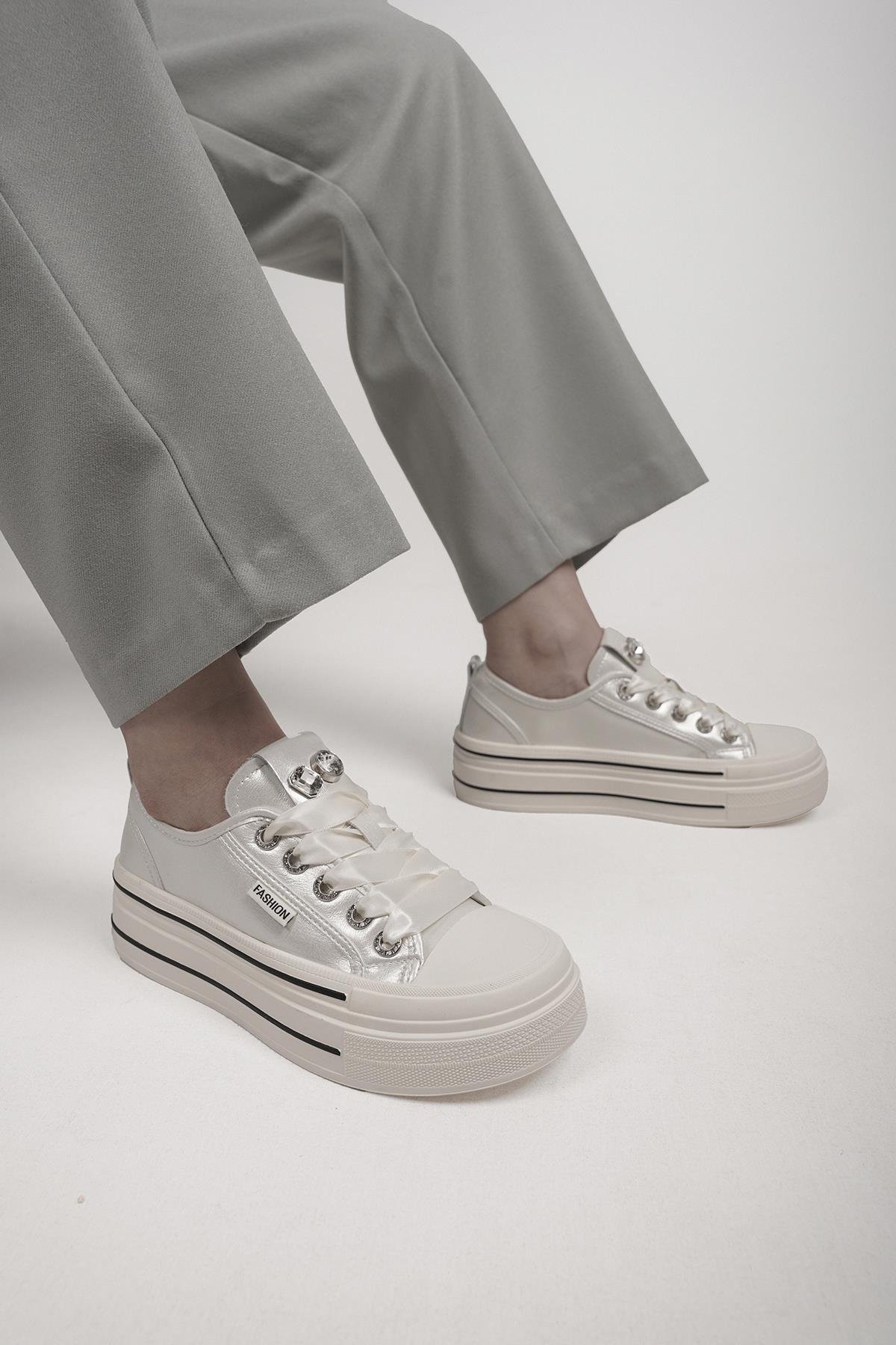 NİTA ORİJİNAL KRİSTE BELL İTHAL ÖZEL SERİ TAŞ DETAYLI KADIN SPOR AYAKKABI BEYAZ