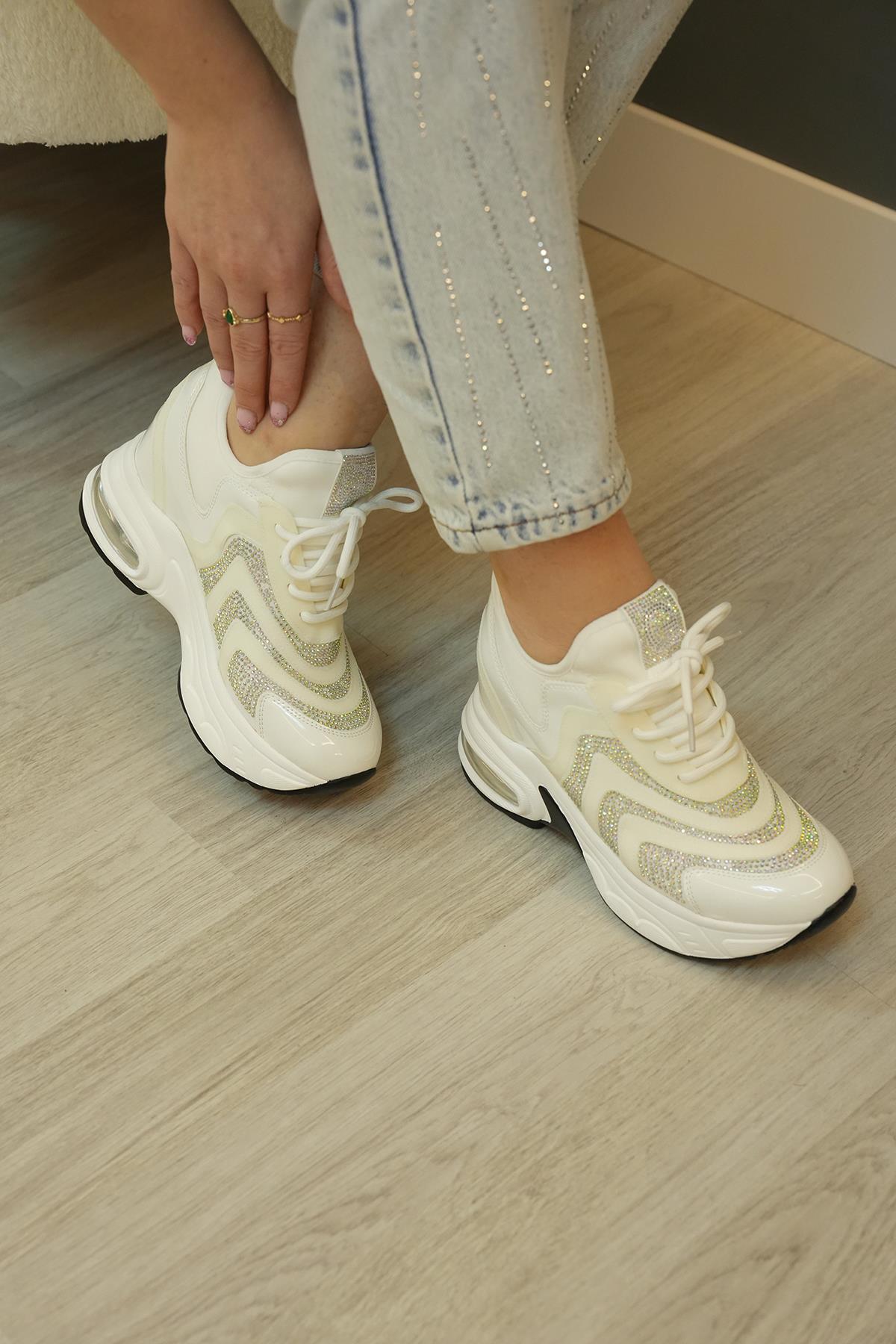 FREDA GUJA İTHAL ÖZEL SERİ İÇTEN GİZLİ DOLGU TAŞ DETAYLI TRİKO KADIN SPOR AYAKKABI BEYAZ