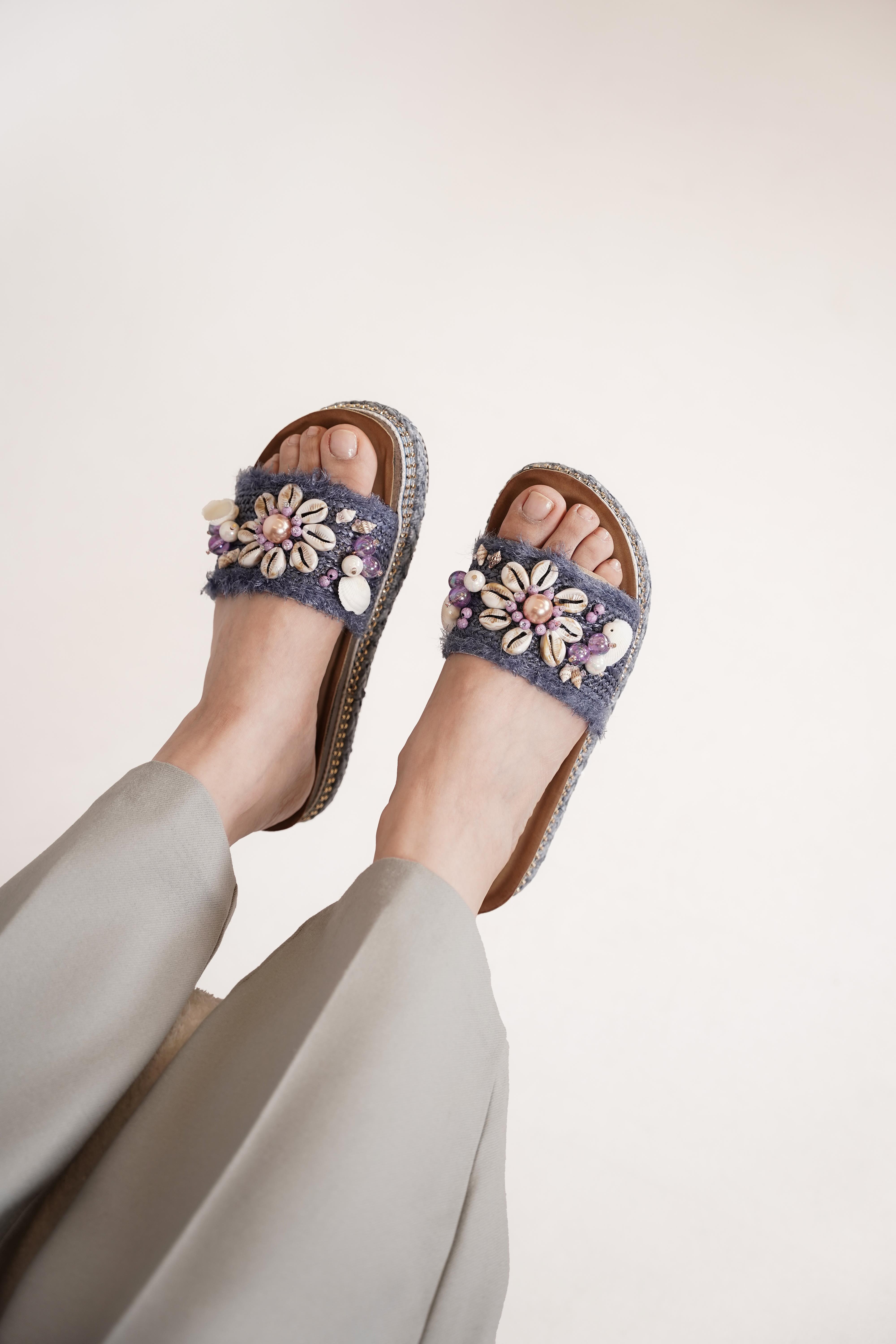 İMELDA GUJA İTHAL ÖZEL SERİ DENİZ KABUĞU TAŞ DETAYLI COMFORT KADIN TERLİK MAVİ