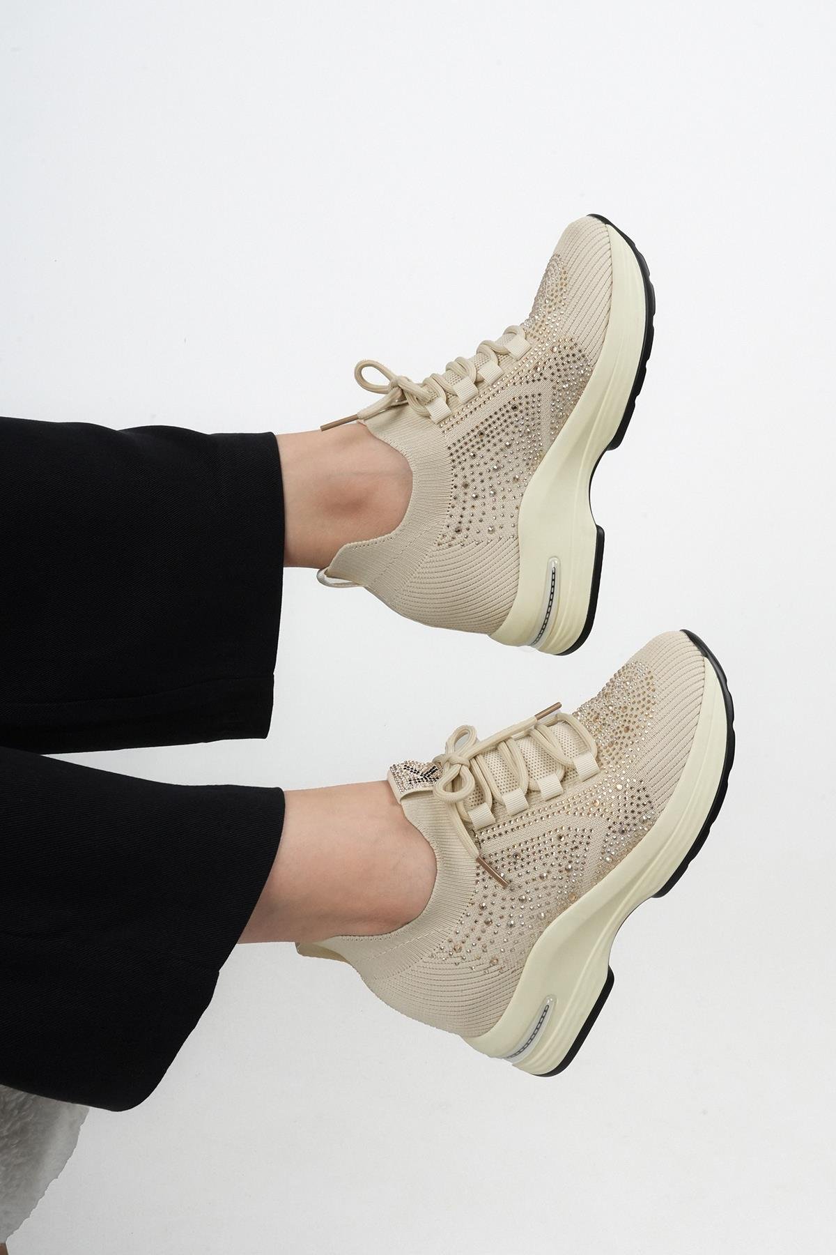 PALMİRA ORİJİNAL KRİSTEBELL TAŞ DETAYLI İÇTEN GİZLİ DOLGU KADIN SPOR AYAKKABI BEJ