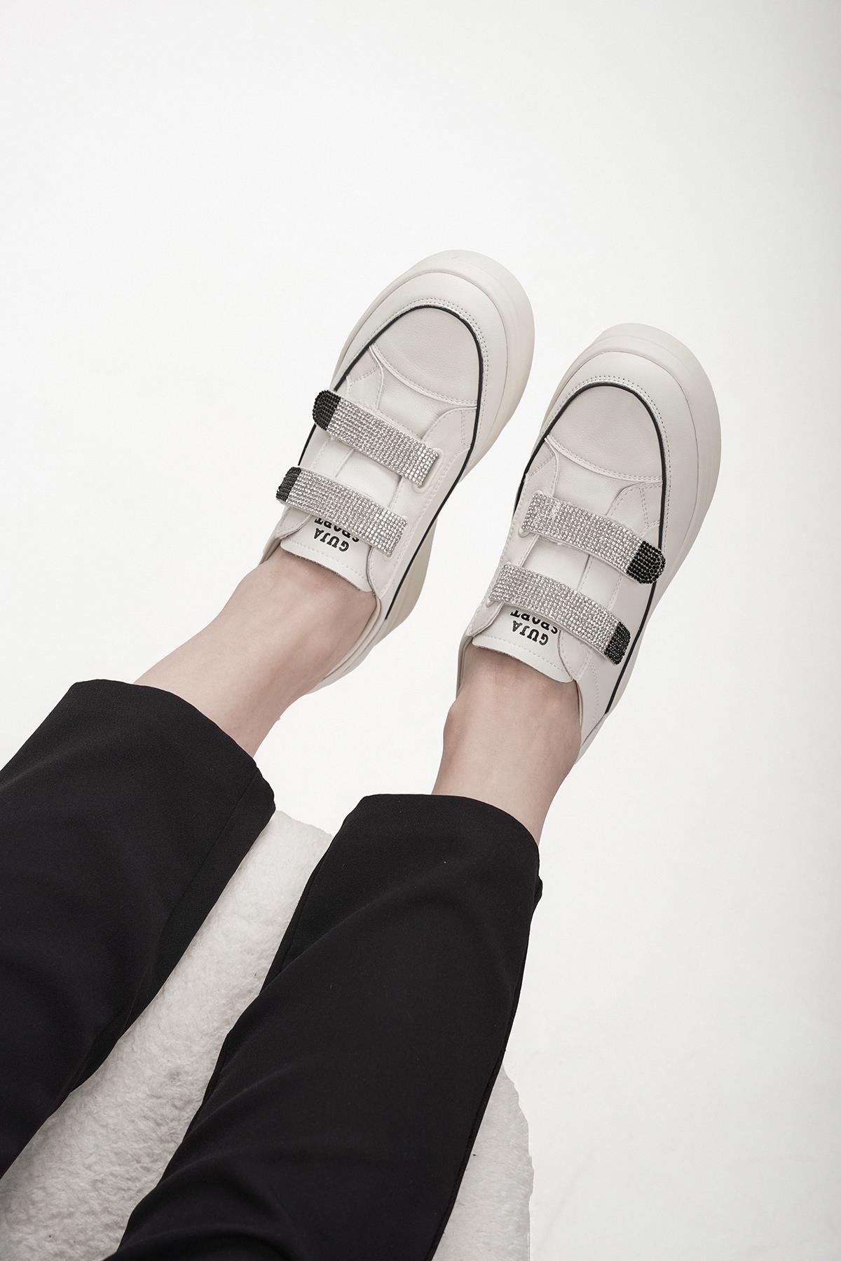 MELİSSA GUJA İTHAL ÖZEL ÇİFT TAŞ DETAYLI GİZLİ ÖKÇE KADIN SPOR AYAKKABI BEYAZ