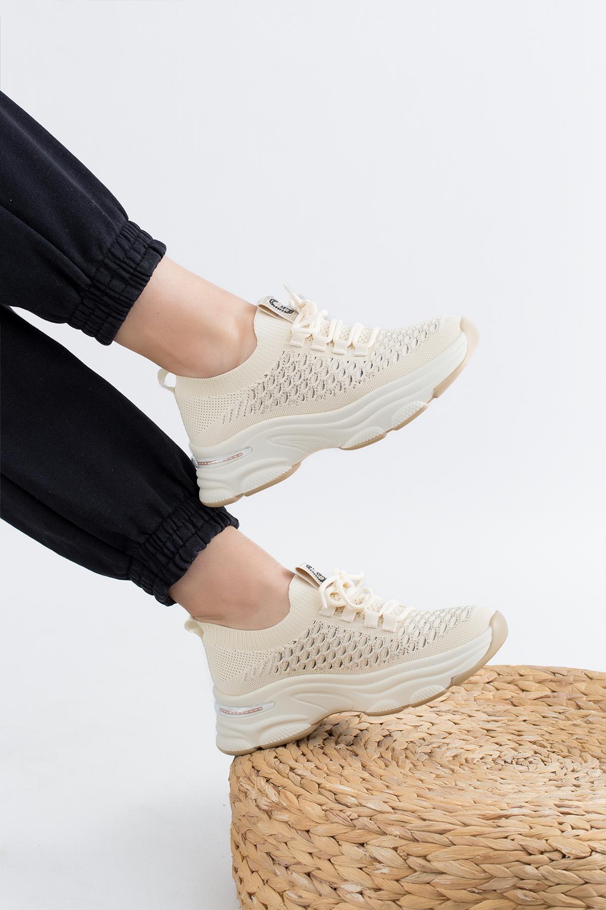 GUJA İTHAL ÖZEL TASARIM TRİKO KADIN SPOR AYAKKABI 24Y309-3 BEJ